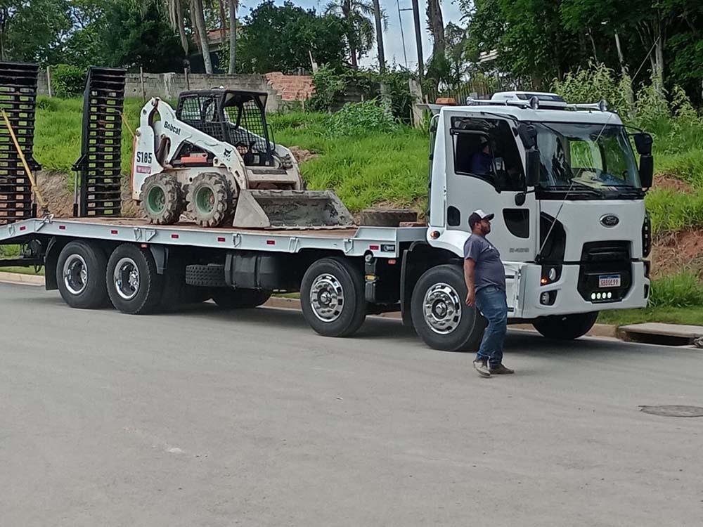 Aluguel de Bobcat em São Paulo: maximizando projetos com as vantagens da Terraplanagem Farias da Terraplenagem Farias