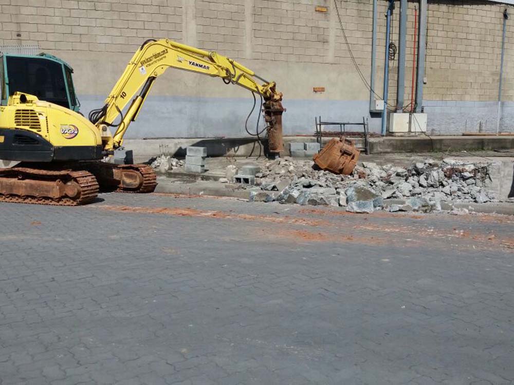 Aluguel de mini escavadeira em São Paulo da Terraplenagem Farias