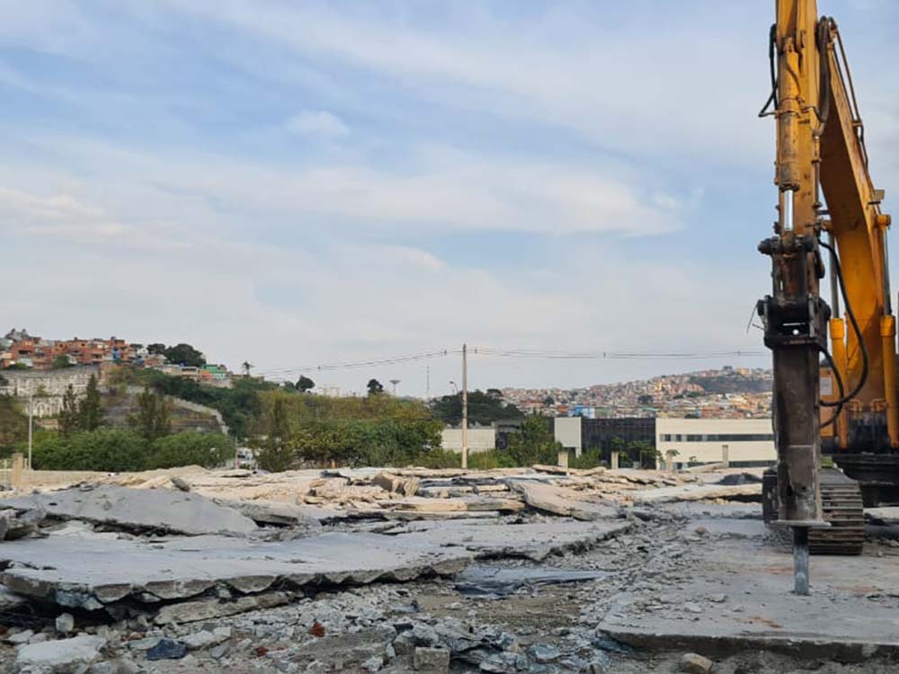 Demolição de calçamento em São Paulo da Terraplenagem Farias