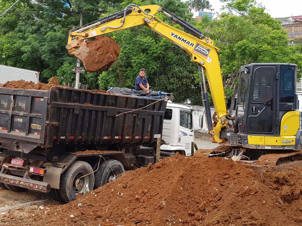 Escavação em Alphaville da Terraplenagem Farias