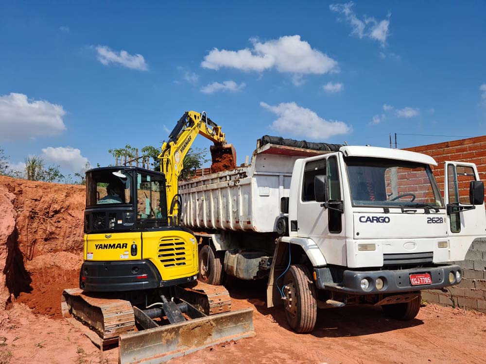 Solução para as suas obras: aluguel de mini escavadeira em São Paulo com preços imbatíveis da Terraplenagem Farias